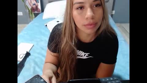 Snapshot of annyyeins chatting on 03.01.25 Anny Yeins online show from 03.01.25