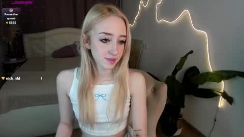 Anora online show from 02.11.26