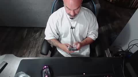 Snapshot of anthoform chatting on 10.17.25 anthoform online show from 10.17.25
