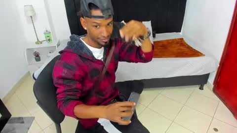 Snapshot of anthoy_wayans chatting on 01.21.25 online show from 01.21.25