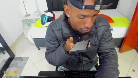 Snapshot of anthoy_wayans chatting on 02.06.25 online show from 02.06.25