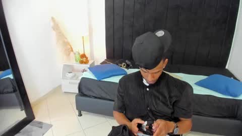 Snapshot of anthoy_wayans chatting on 02.18.25 online show from 02.18.25