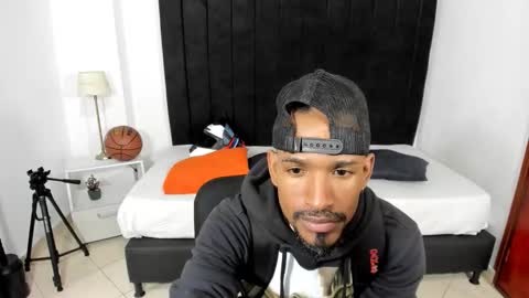 Snapshot of anthoy_wayans chatting on 10.01.25 online show from 10.01.25