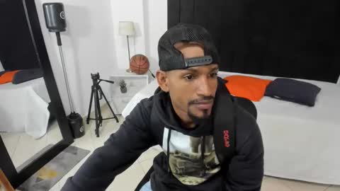 Snapshot of anthoy_wayans chatting on 10.05.25 online show from 10.05.25