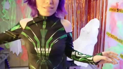 Snapshot of anto_sweet18 chatting on 10.28.25 My birthday is on december 2nd surprise me with a gift from my amazonlist online show from 10.28.25