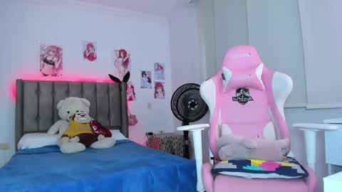 Snapshot of antonella_28_ chatting on 12.12.24 Antonella online show from 12.12.24