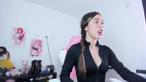 Snapshot of antonella_28_ chatting on 09.20.25 Antonella online show from 09.20.25