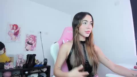 Snapshot of antonella_28_ chatting on 10.06.25 Antonella online show from 10.06.25