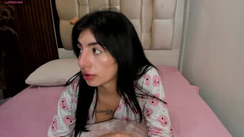 Snapshot of antonella__rouse chatting on 01.03.25 Antonella online show from 01.03.25
