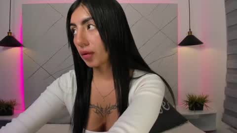 Snapshot of antonella__rouse chatting on 02.03.25 Antonella online show from 02.03.25