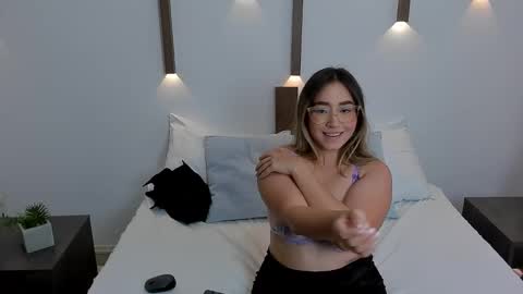 A N T O N E L L A  online show from 01.13.25