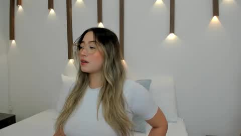 A N T O N E L L A  online show from 01.25.25