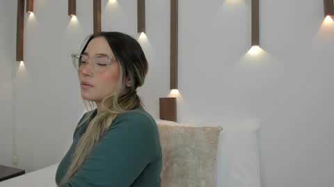 A N T O N E L L A  online show from 01.27.25