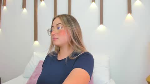 A N T O N E L L A  online show from 02.12.25