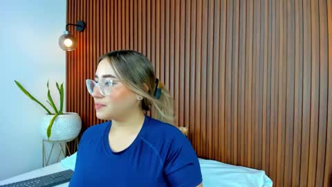 A N T O N E L L A  online show from 03.10.25