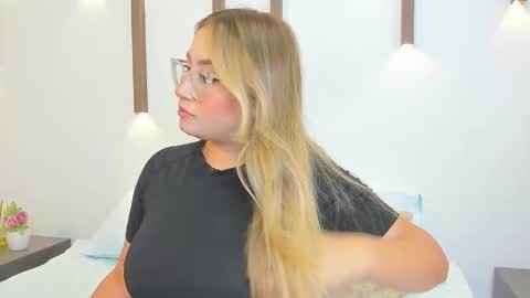 A N T O N E L L A  online show from 09.10.25