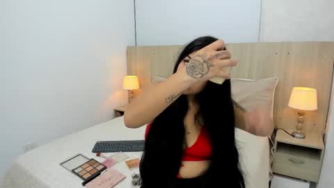 Snapshot of antonella_hidalgo chatting on 10.24.25 Antonella online show from 10.24.25