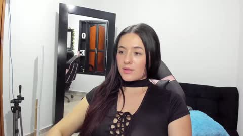 Snapshot of antonella_naughty1 chatting on 01.24.25 antonella online show from 01.24.25