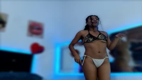 Snapshot of antonella_pink2 chatting on 11.15.25 antonella online show from 11.15.25