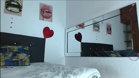 Snapshot of antonella_pink2 chatting on 12.17.25 antonella online show from 12.17.25