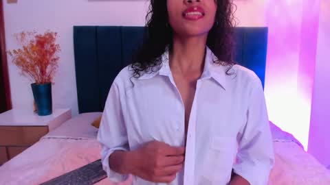 AntonellaHall  online show from 12.10.24