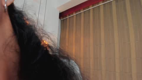 AntonellaHall  online show from 02.04.25