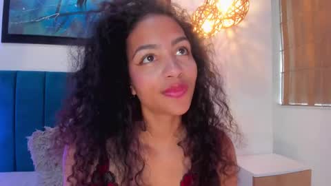 AntonellaHall  online show from 03.04.25