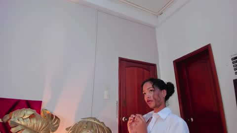 AntonellaHall  online show from 03.08.25