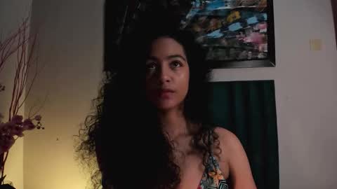 AntonellaHall  online show from 11.04.25