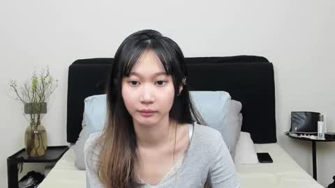 Snapshot of antoniaina chatting on 12.15.25 Aina online show from 12.15.25