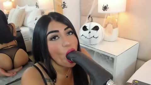 Snapshot of antoniaross chatting on 10.20.25 Antonia online show from 10.20.25