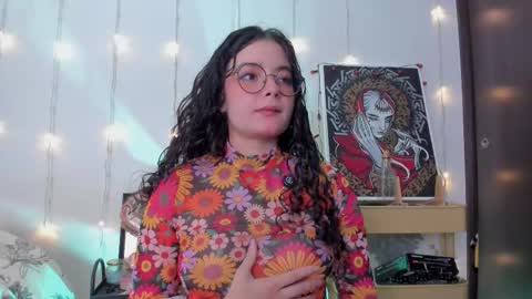 Snapshot of antoniart_ chatting on 12.21.25 Antonia online show from 12.21.25