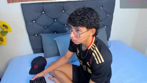 Snapshot of antoniio_miller chatting on 12.16.25 Antonio online show from 12.16.25