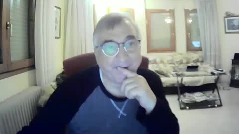 Snapshot of antonio2605 chatting on 02.14.25 Antonio online show from 02.14.25
