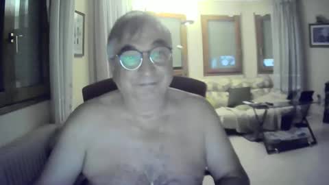 Snapshot of antonio2605 chatting on 09.09.25 Antonio online show from 09.09.25