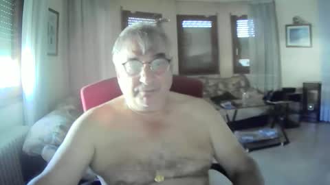 Snapshot of antonio2605 chatting on 10.15.25 Antonio online show from 10.15.25