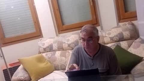 Snapshot of antonio2605 chatting on 10.21.25 Antonio online show from 10.21.25