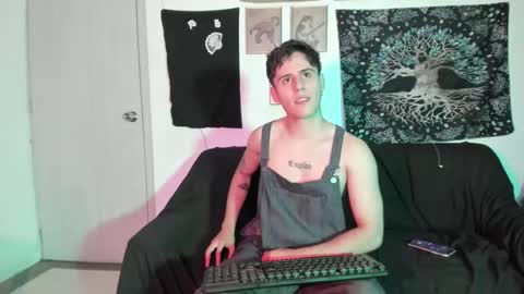 Snapshot of antonnello_ chatting on 02.02.25 antonnello_ online show from 02.02.25