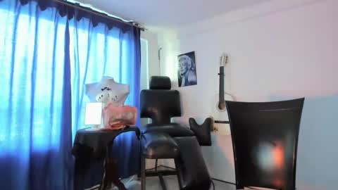 Snapshot of antonnello_ chatting on 02.22.25 antonnello_ online show from 02.22.25