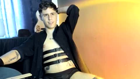 Snapshot of antonnello_ chatting on 10.20.25 antonnello_ online show from 10.20.25