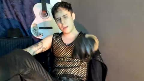 Snapshot of antonnello_ chatting on 11.19.25 antonnello_ online show from 11.19.25