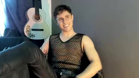 Snapshot of antonnello_ chatting on 11.19.25 antonnello_ online show from 11.19.25