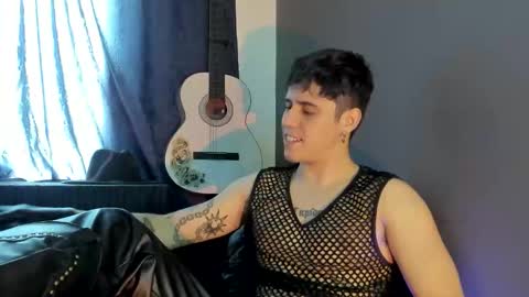 Snapshot of antonnello_ chatting on 11.20.25 antonnello_ online show from 11.20.25