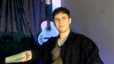 Snapshot of antonnello_ chatting on 11.25.25 antonnello_ online show from 11.25.25