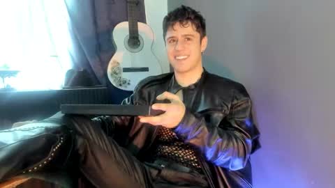 Snapshot of antonnello_ chatting on 11.28.25 antonnello_ online show from 11.28.25