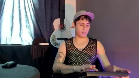 Snapshot of antonnello_ chatting on 12.05.25 antonnello_ online show from 12.05.25