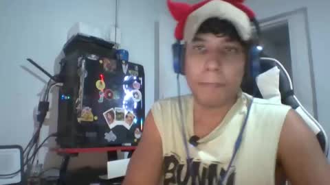 Snapshot of anuardhm chatting on 11.04.25 AnuarDHM online show from 11.04.25