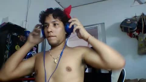 Snapshot of anuardhm chatting on 11.08.25 AnuarDHM online show from 11.08.25