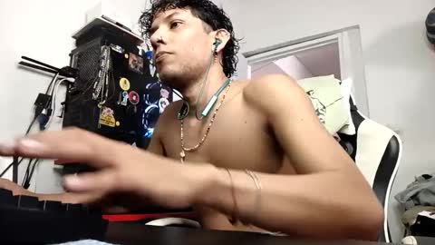 Snapshot of anuardhm chatting on 11.17.25 AnuarDHM online show from 11.17.25