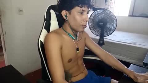 Snapshot of anuardhm chatting on 11.21.25 AnuarDHM online show from 11.21.25